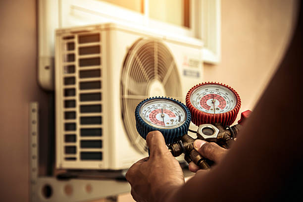 Professional Hvac Installation technician working in Dickinson, TX